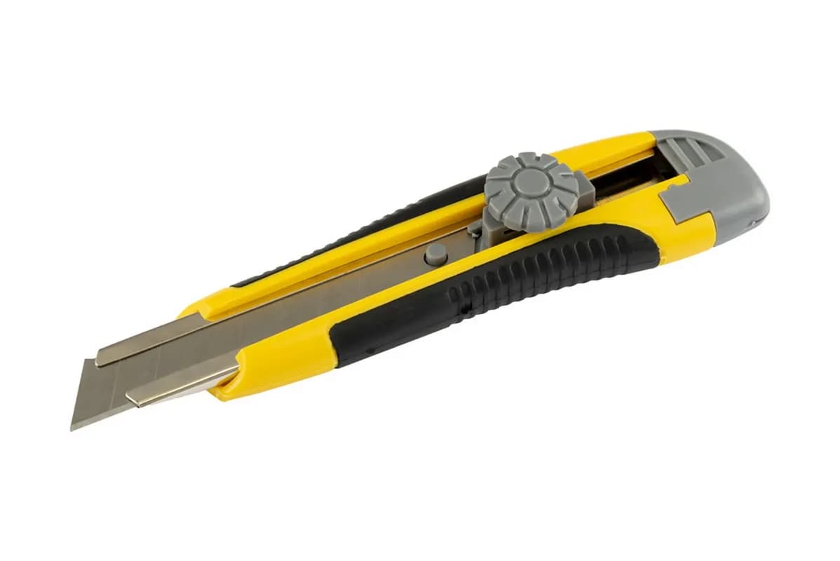 Ніж будівельний MASTERTOOL з відламним лезом 18 мм ABS пластик з TPR покриттям металева напрямна гвинтовий замок 3 леза 17-0118